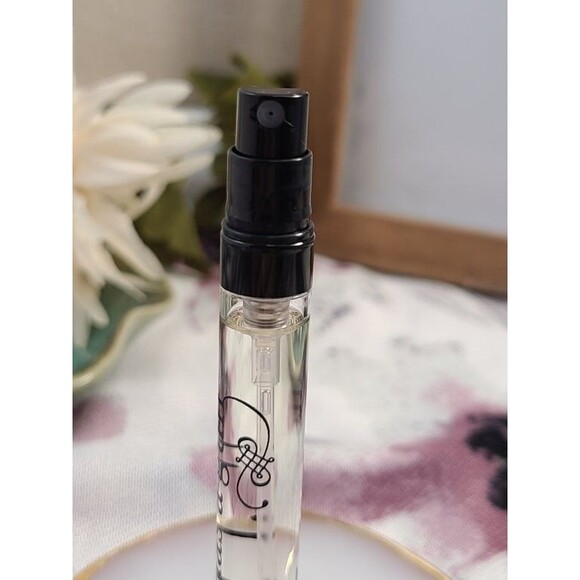 Juliette Has A Gun Not A Perfume Travel Spray – Hypoallergenic Musk Scent - Picture 4 of 4